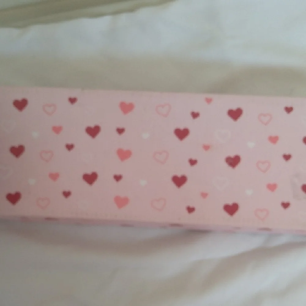 D- NWT Pink and White Heart-Shaped Resin Decor Set - Picture 9 of 9